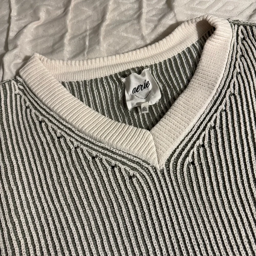 LOWEST PRICE ✨ Aerie Chenille V-Neck Sweater in Cream and Green - Picture 4 of 7